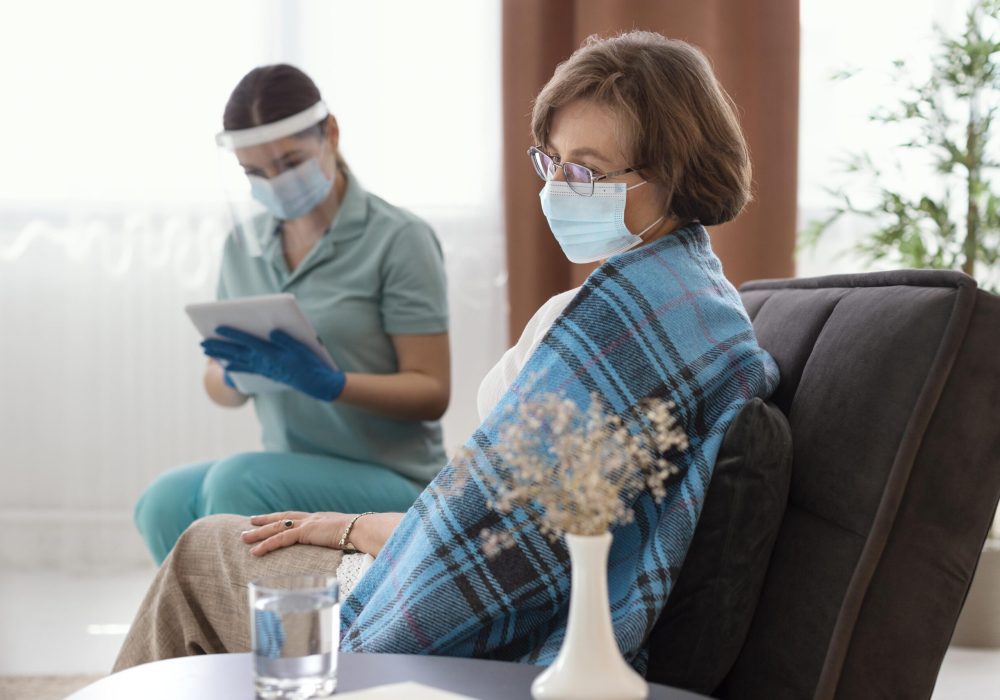 medium-shot-women-with-masks